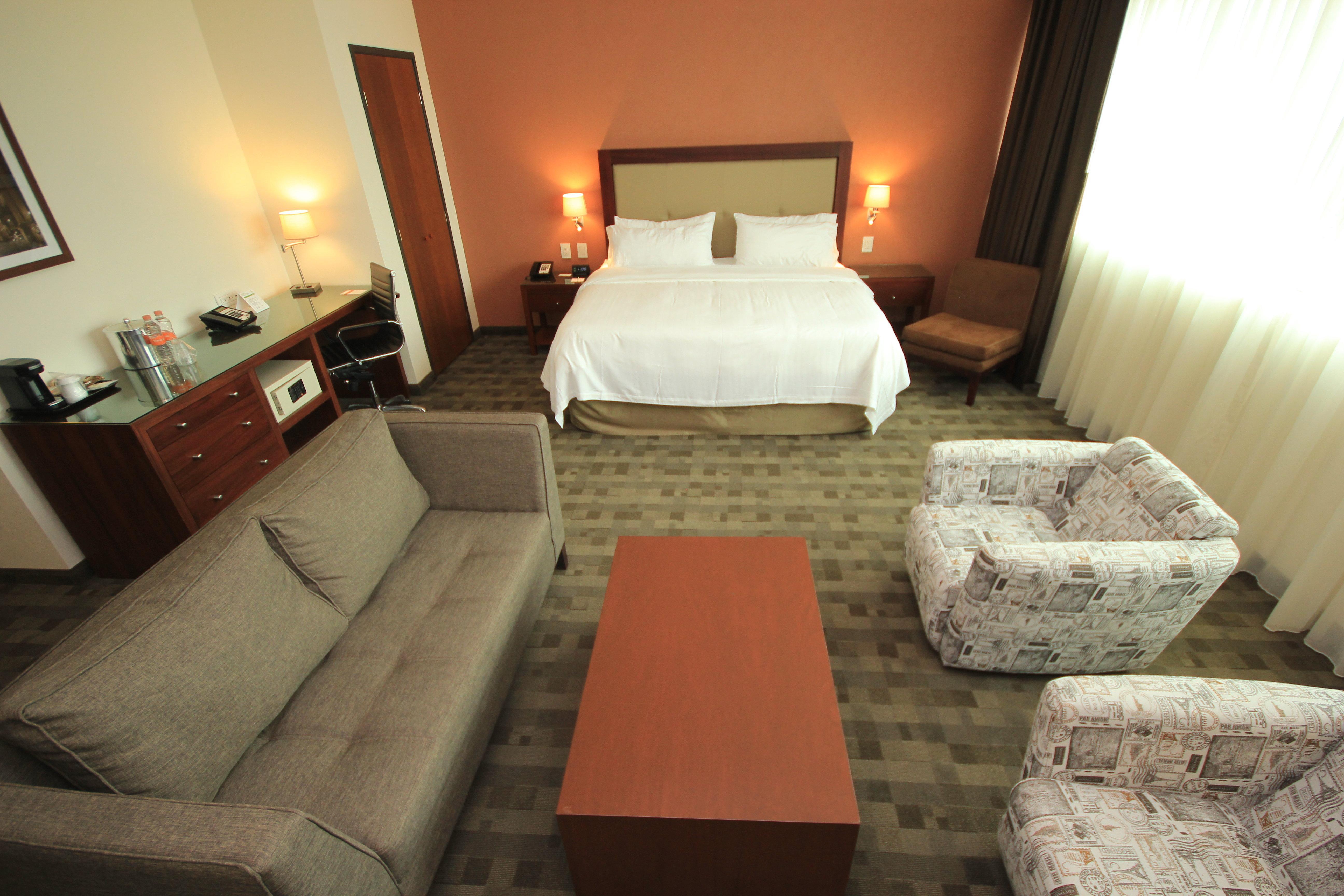 Holiday Inn & Suites Plaza Mayor By Ihg Леон Екстер'єр фото