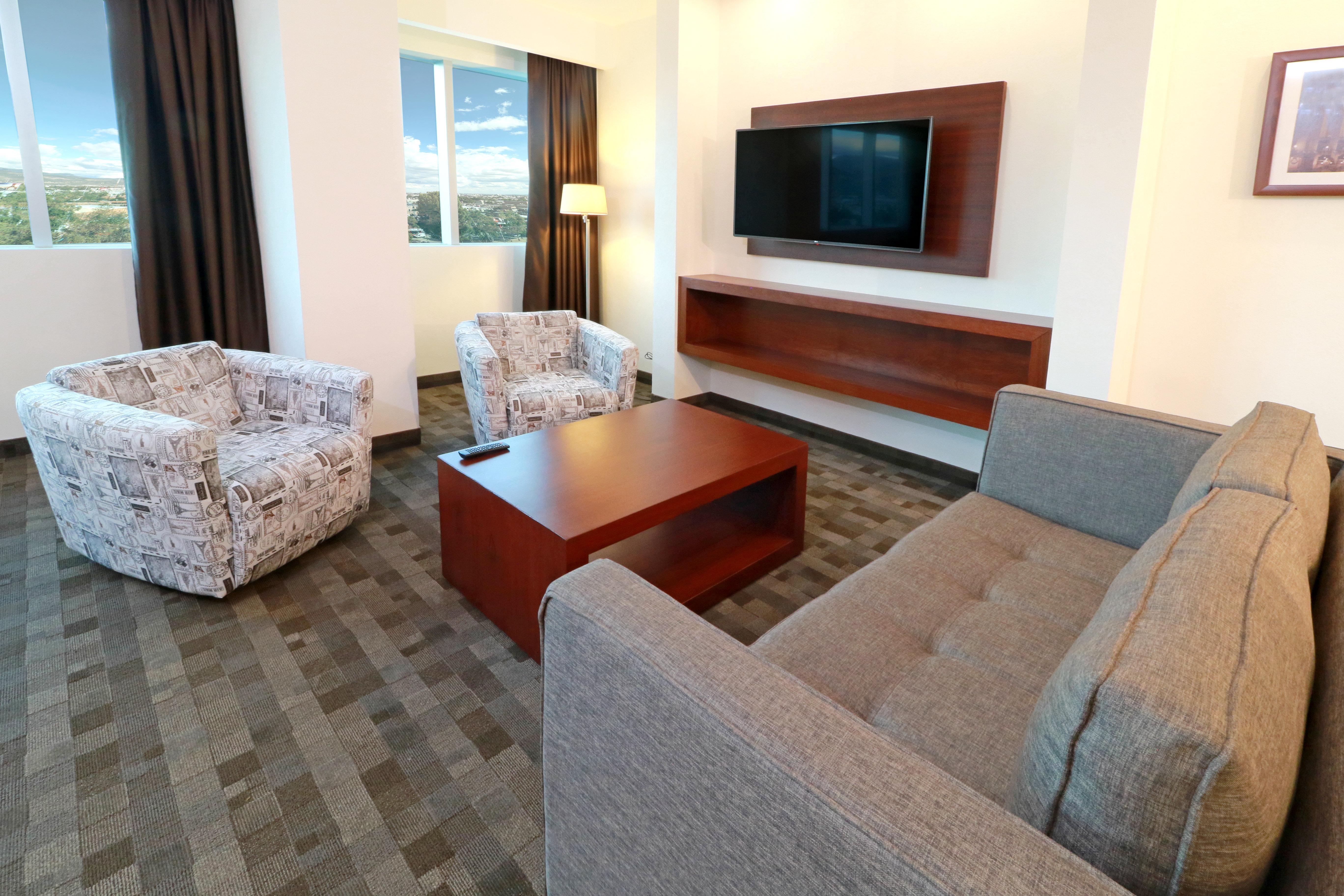 Holiday Inn & Suites Plaza Mayor By Ihg Леон Екстер'єр фото