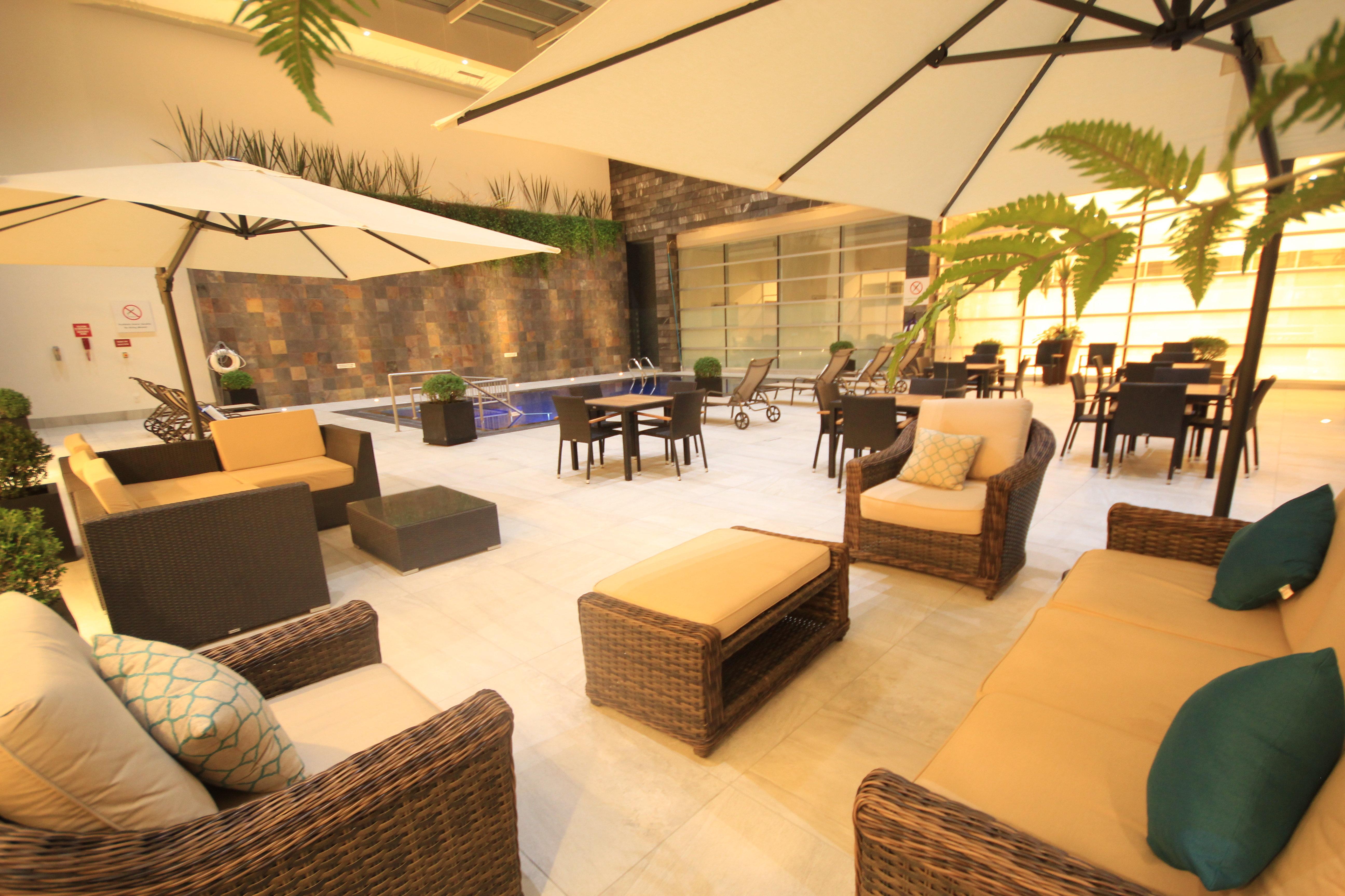 Holiday Inn & Suites Plaza Mayor By Ihg Леон Екстер'єр фото