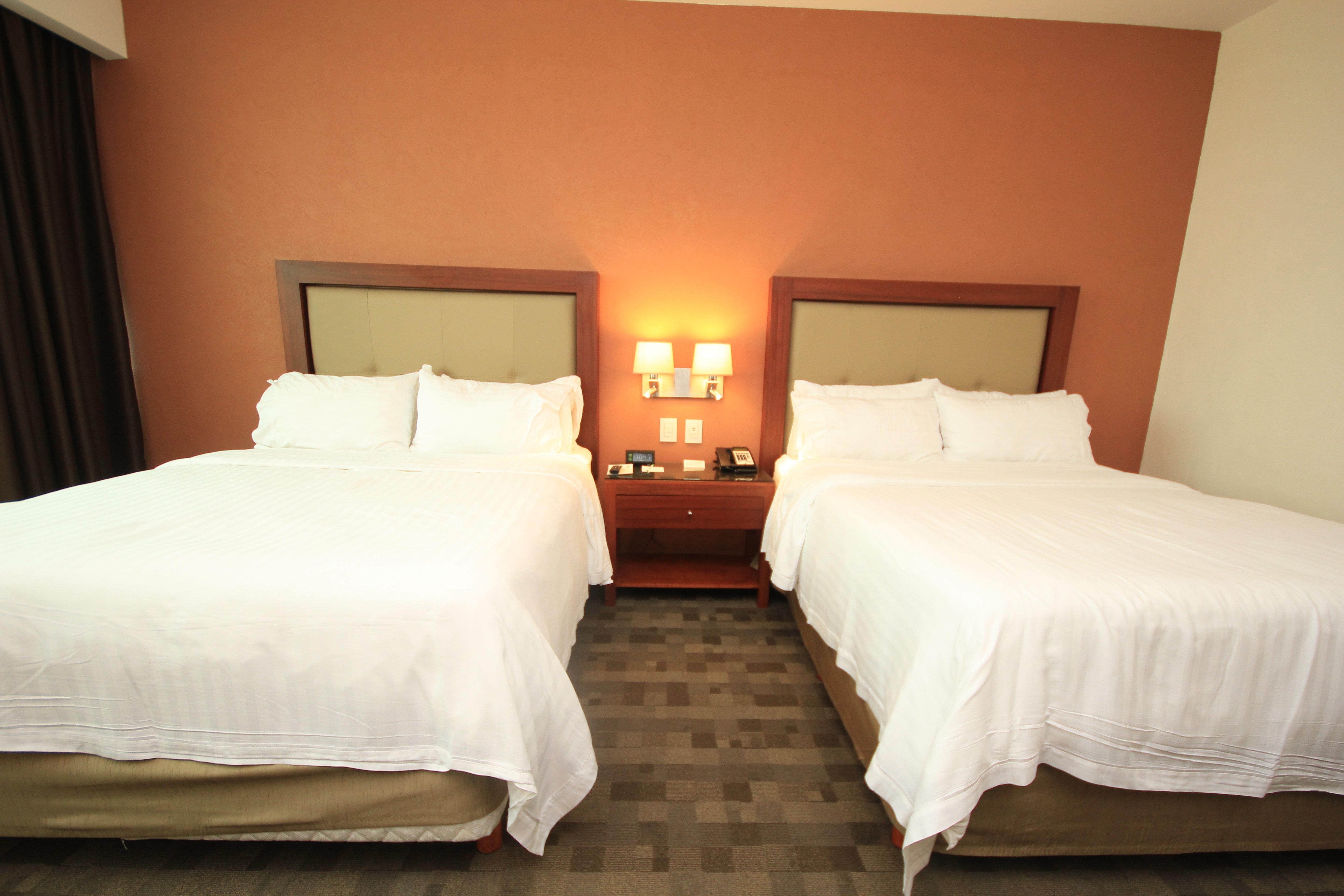 Holiday Inn & Suites Plaza Mayor By Ihg Леон Екстер'єр фото