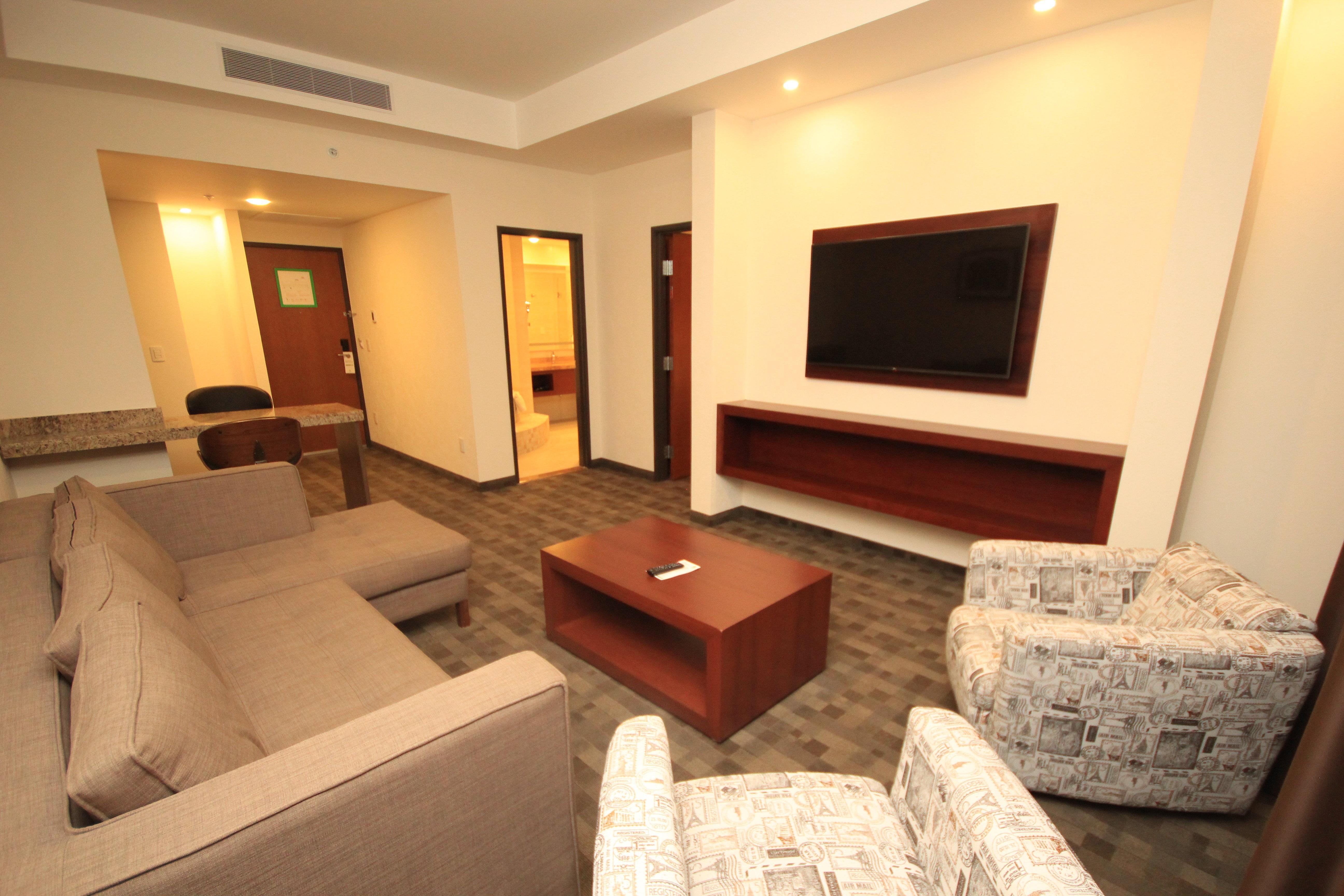 Holiday Inn & Suites Plaza Mayor By Ihg Леон Екстер'єр фото